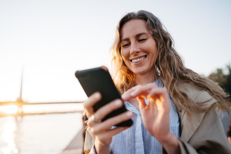 Jak obniżyć rachunki za telefon komórkowy? 5 sprawdzonych sposobów
